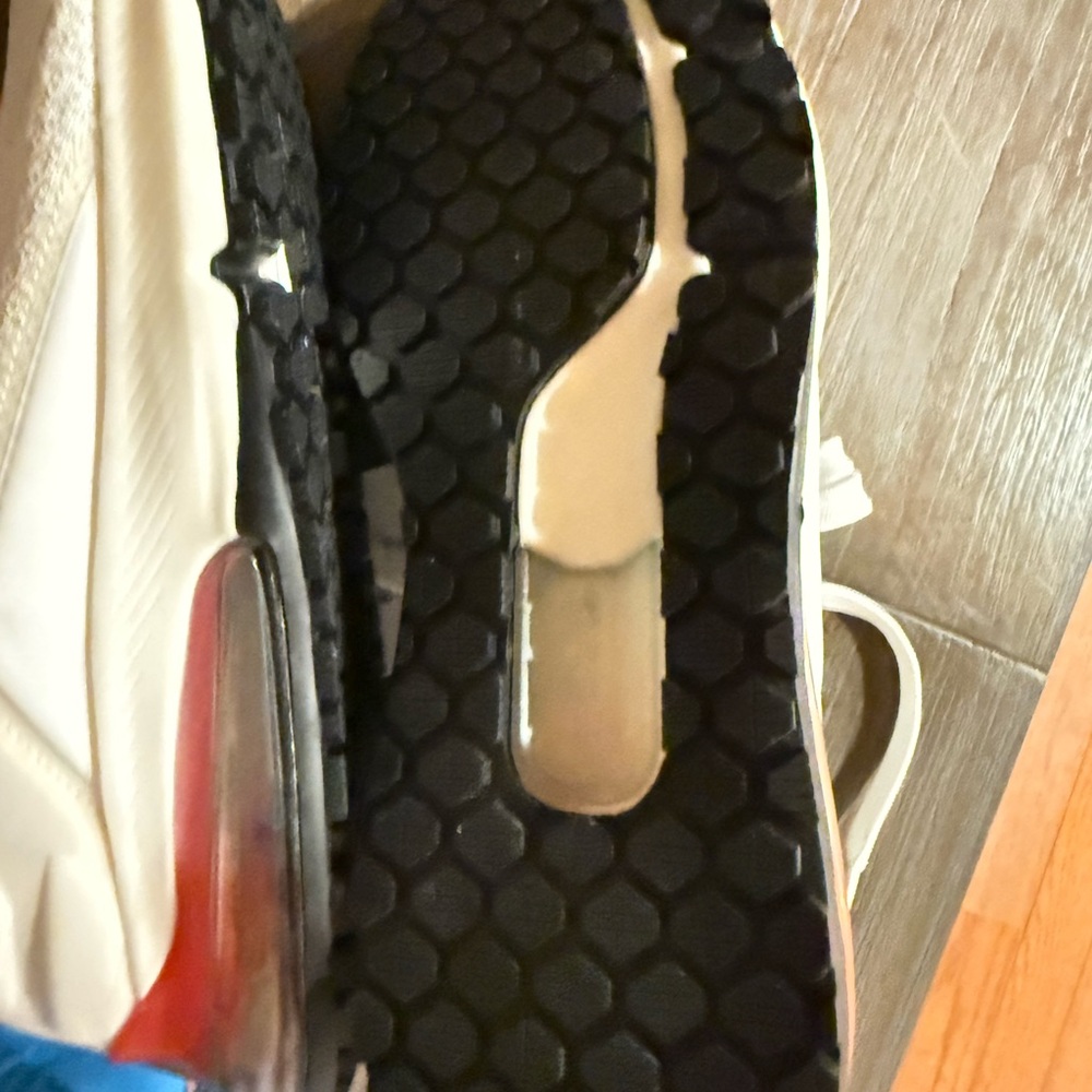 Shoes for Crews woman’s 8 tennis shoes - Picture 4 of 5